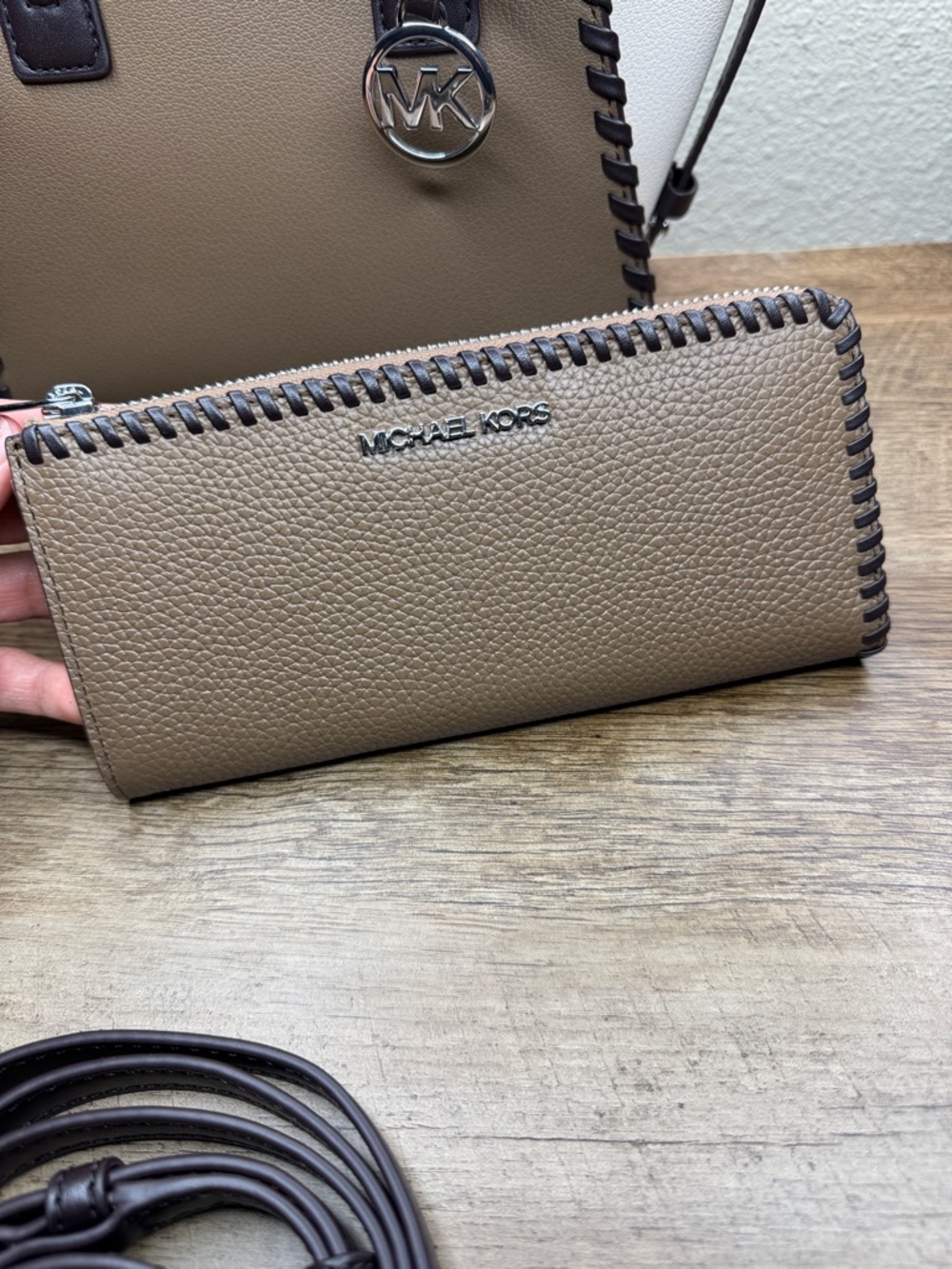 Michael Avril Kors Taupe, Cream & Dark Brown Whipstitch Satchel with Wallet - Picture 8 of 10